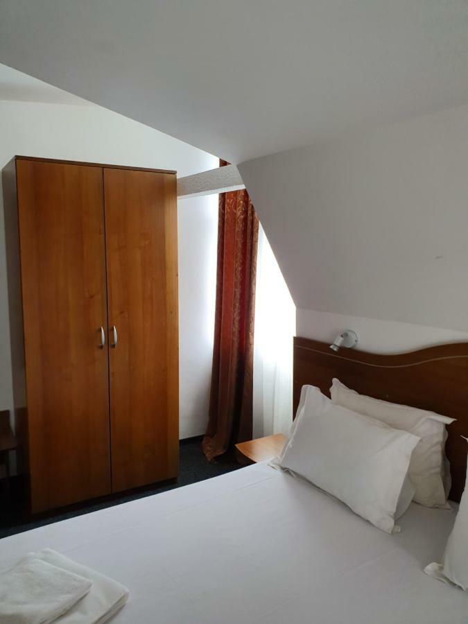 Tranzitrooms Bucarest Exterior foto
